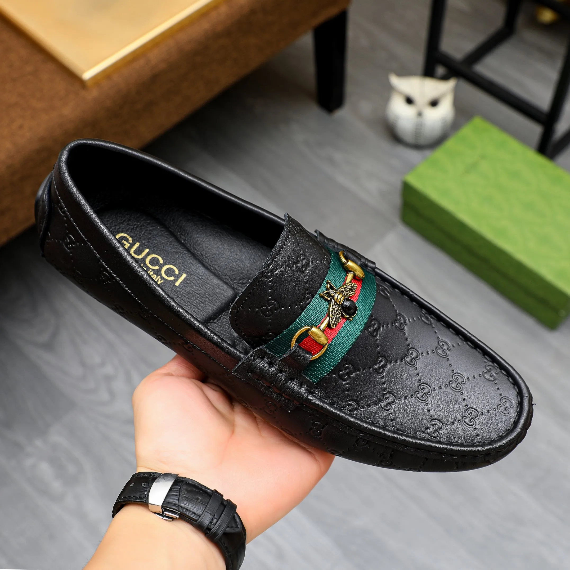 Factory price 380🕷🕷[GUCCI] Gucci's new men's fashion casual slip-on shoes🇨🇳Official website original 1:1 mold opening💯The first layer is made of Italian cowhide🎋🐷Leather lining, original quality, fine workmanship☘Rubber wear-resistant and non-slip outsole, comfortable to wear🌴High-end atmosphere, versatile style, worth owning🍉 Black optional! Code number 38-44 (45.46.47. Can be customized)